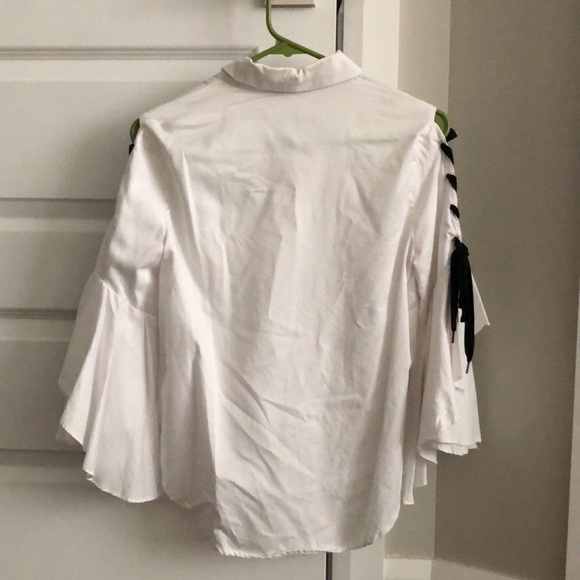 DO+BE WHITE BUTTON DOWN WITH LAXE UP RUFFLE SLEEVE - Picture 2 of 6